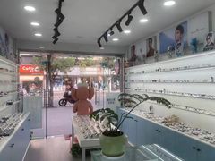 -一人多镜蔡司·依视路眼镜店(琉璃店)
