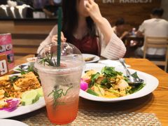 -Chom Cafe and Restaurant