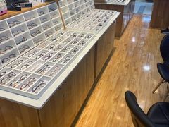 -MiRi眼镜连锁·蔡司·尼康控优点合作店(莘庄店)