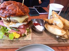 双蛋指椒牛肉汉堡-魏斯理汉堡(西安沣东吾悦店)