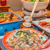 位于东明广场内 炫一口热气腾腾的美食 这一口