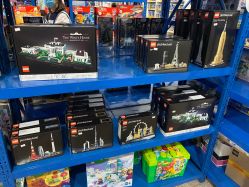 -逝水玩具折扣店
