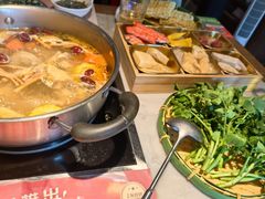 -尚尚仙·酸汤猪手·猪肚鸡火锅(华联万柳购物中心店)