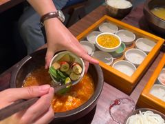 -良米山·云南野生菌过桥米线(上海首店)