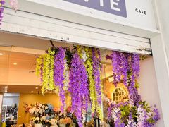 -FLOVIE FLORIST CAFE