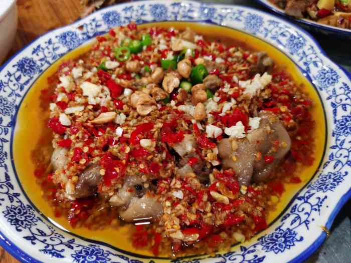 齐哥耙蹄花-"不好停车 中午来的时候停满了 专门来吃耙.