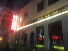 -FOUR PLAY BAR