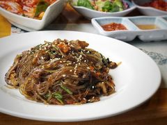 韩式牛肉炒粉丝-唯成•韩国炭火烤肉 유성고기