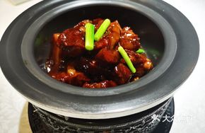 Slow-Cooked Black Pork Ribs