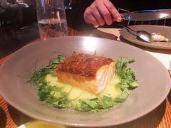牛肝菌裹烤三文鱼-Mercato莫卡多露台餐厅与酒吧(K11店)