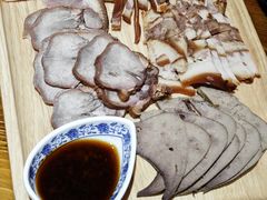 -老天桥酱肉烧饼夹肘子(天桥店)