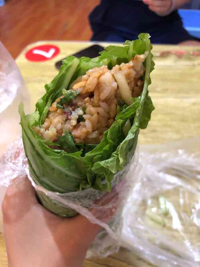 百合饭包-"这个还不错 小小的店面 排队的人挺多的 ."-大众点评移动版