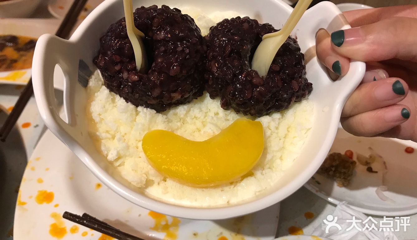 锅底还是心形的感觉是比较新派的火锅吧推荐品尝