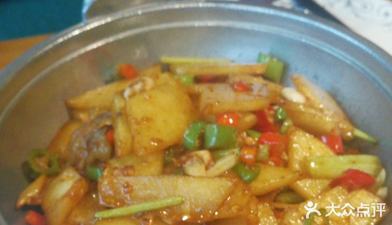 我比较喜欢海带丝，干锅土豆片辣辣的（川菜的味道）