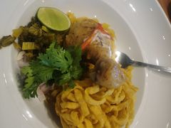 -Chom Cafe and Restaurant