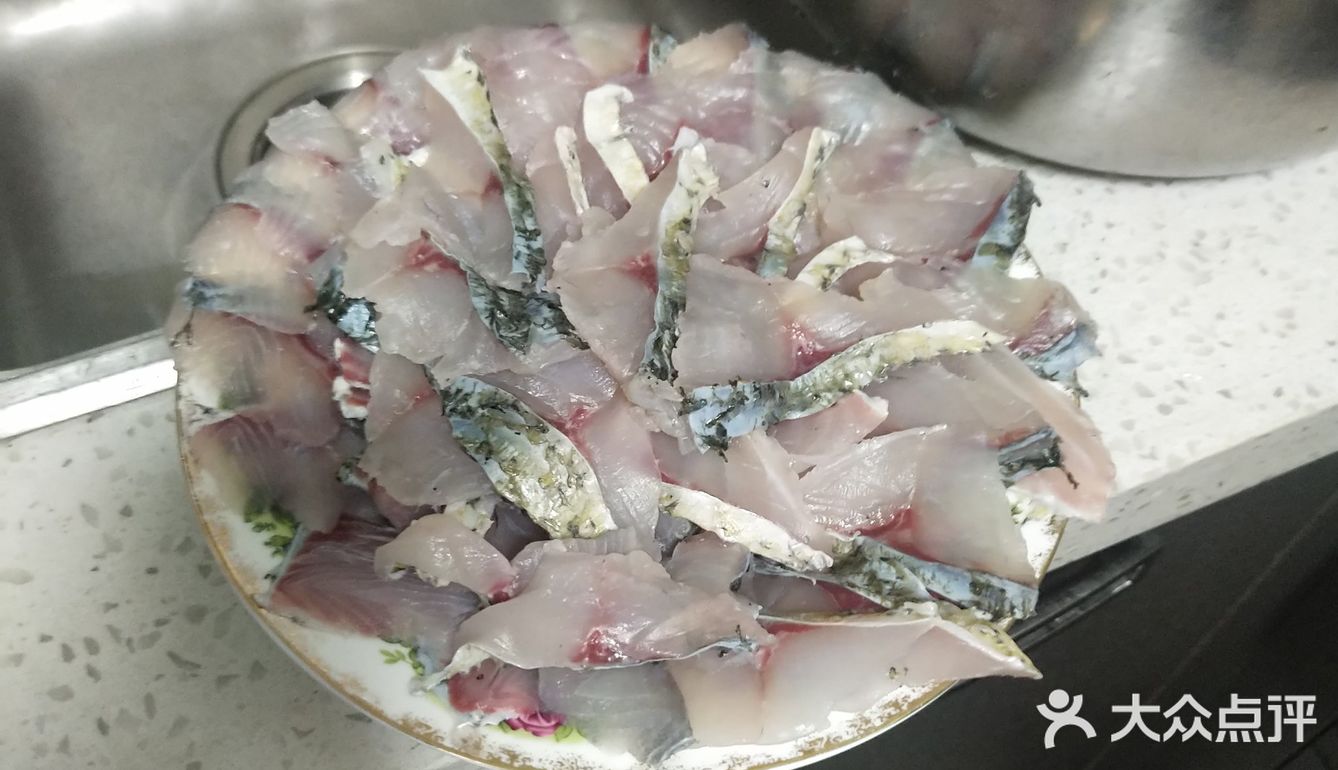 周末小聚，让我们多了一丝开心。舒服地吃了东北锅包肉