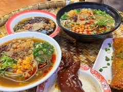 -爆炸头阿姨小四川正宗川味小吃(无任何分店)