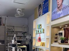 -美式眼镜·授权蔡司.依视路.尼康.豪雅.明月(人民广场店)