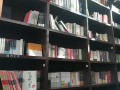 -钟书阁(松江泰晤士小镇店)