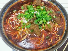 -胥佳烧鸡公牛肉面馆