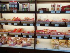 面包甜点陈列柜-红宝石·鲜奶小方·海派西点房(金杨店)