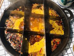 九宫格红汤锅-董眼镜火锅(洪崖洞总店)