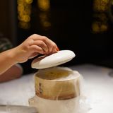 咸蛋黄融入奶油 整块的味道是很均匀平衡的