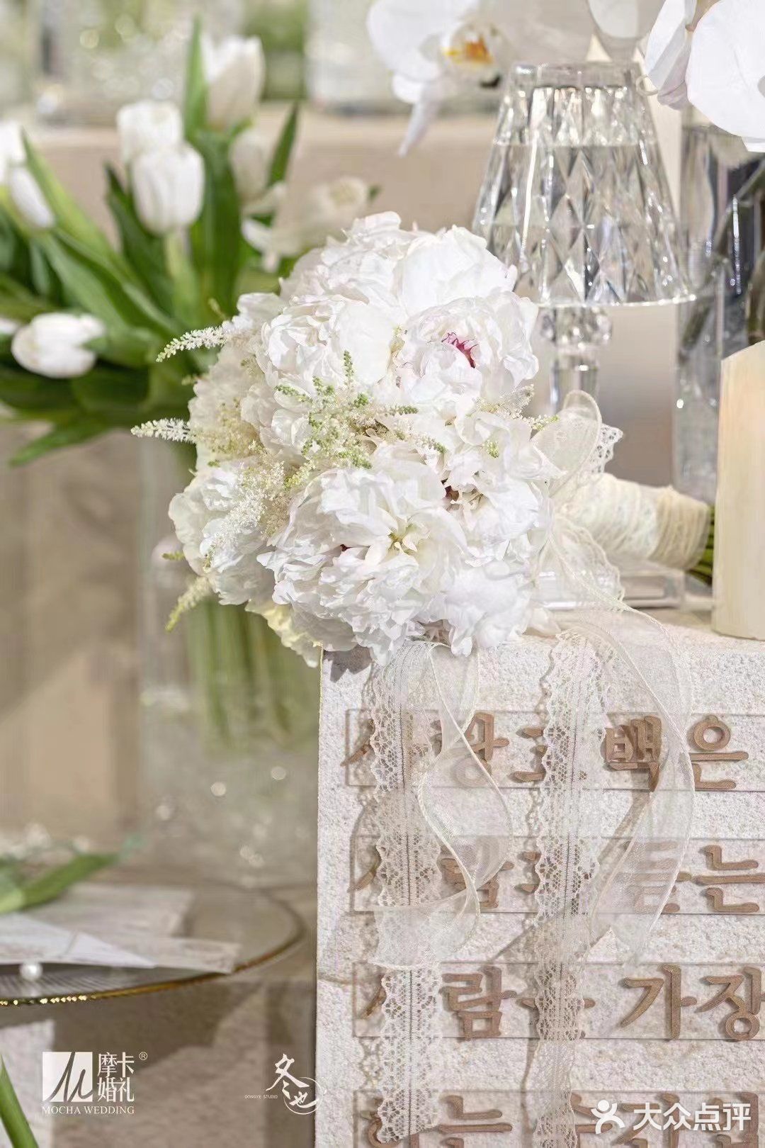 白色与任何婚礼场景都非常容易搭配