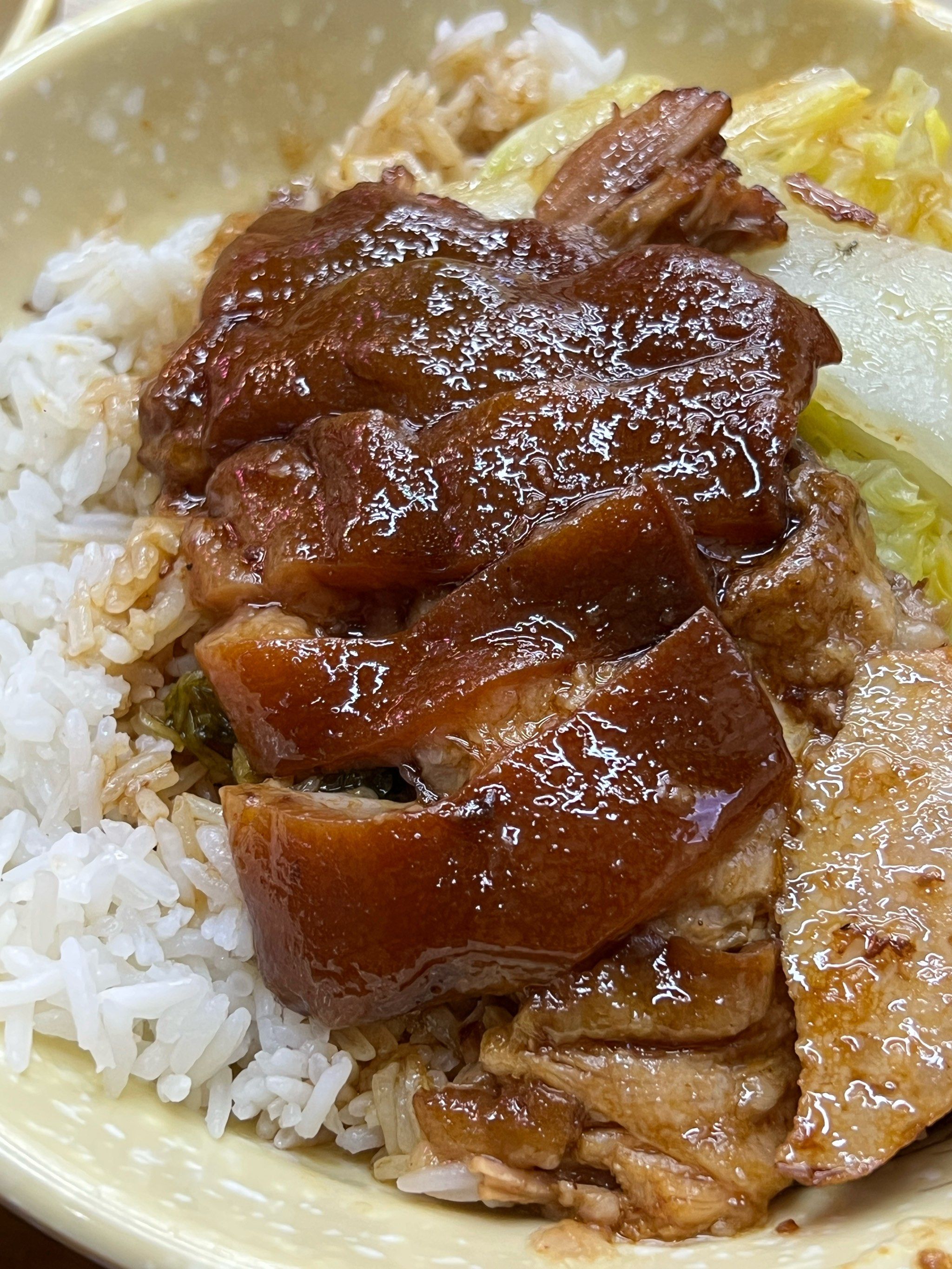 可能得这种品质的猪脚饭才能在华强北存活!