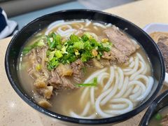 金牌崩砂腩汤米粉-潮園·香港牛腩粉麵