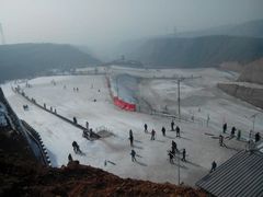 -采薇庄园四季滑雪场