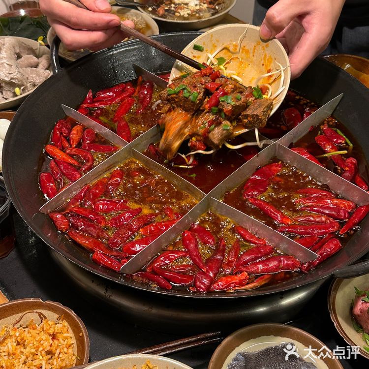 藏在解放碑老巷子里的社区火锅 好吃不贵！！！