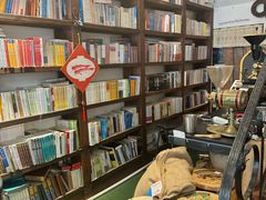 -房角石咖啡与书(吉大南校店)