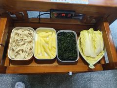 -乡土黄·鲜牛肉火锅·小龙虾(兴业街店)