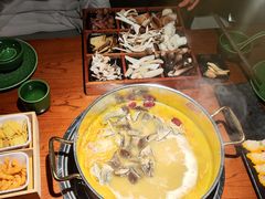 -花菇朵·云山雀 ll 野生菌锅·野果酸汤·精品滇菜(万柳店)