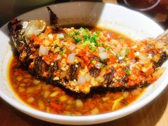 香煎鲫鱼-费大厨辣椒炒肉(万家丽一店)