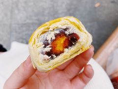 豆沙蛋黄酥-闻酥园(大慈寺店)
