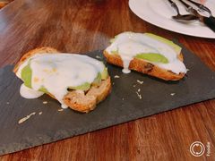 牛油果烤面包配酸奶-1861意大利餐厅(文化广场店)