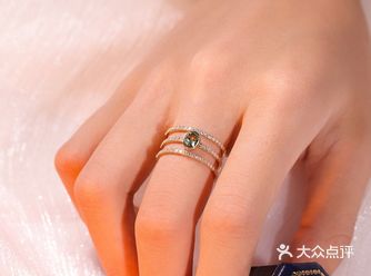 -采用斯里兰卡无烧彩色蓝宝石，作为主石