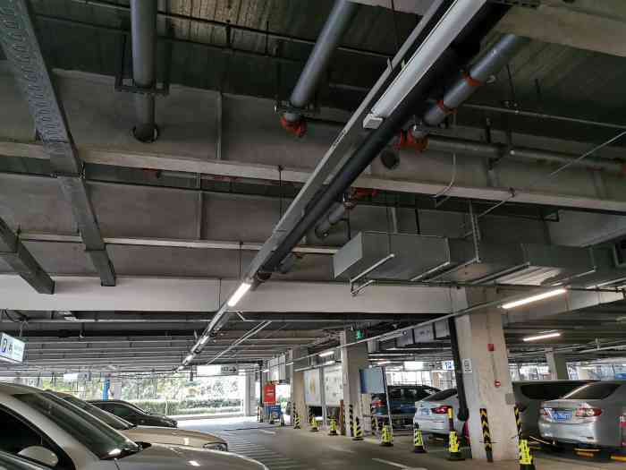 宜家家居停车场宝山店