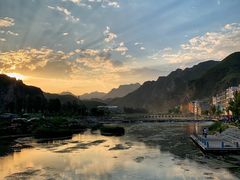 -百里峡七彩艺术小镇