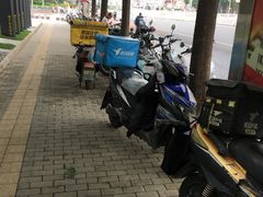 -关东店北街小区-地上停车场