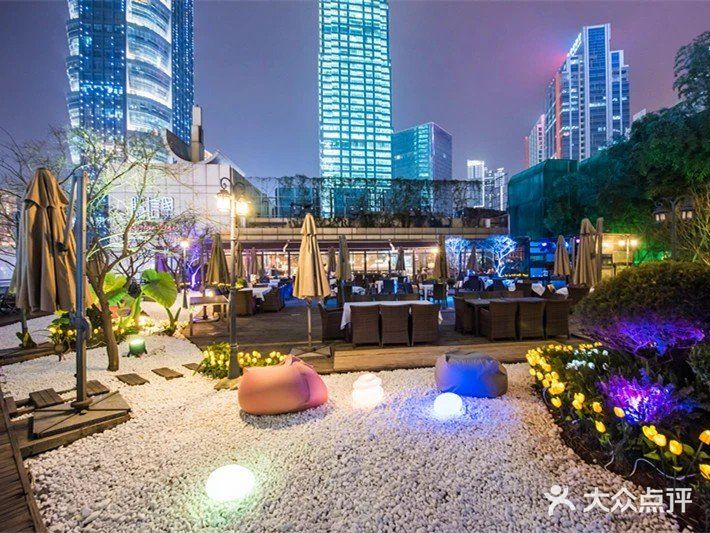 重庆探店在屋顶偷偷藏起来的牛排咖啡厅75