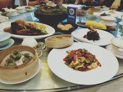 清蒸鲥鱼配面盏-上海皇廷花园酒店·御宴中餐厅