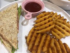 -丽莎沙拉轻食餐厅(国贸店)