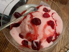 蔓越莓奶酪冰淇淋-胡桃里音乐酒馆(环亚凯瑟琳广场店)