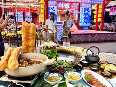 -刘姐啤酒鱼民族演艺餐厅(西街总店)