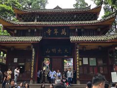 -峨眉山报国寺