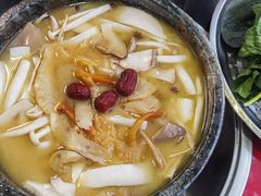 -南渝食府.墨脱石锅松茸鸡