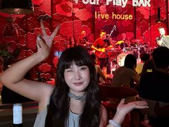 -FOUR PLAY BAR